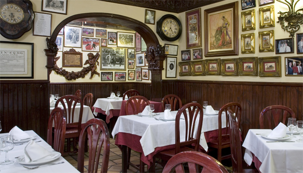The Casa Alberto restaurant is located in the old storeroom, where wine was kept in wineskins.