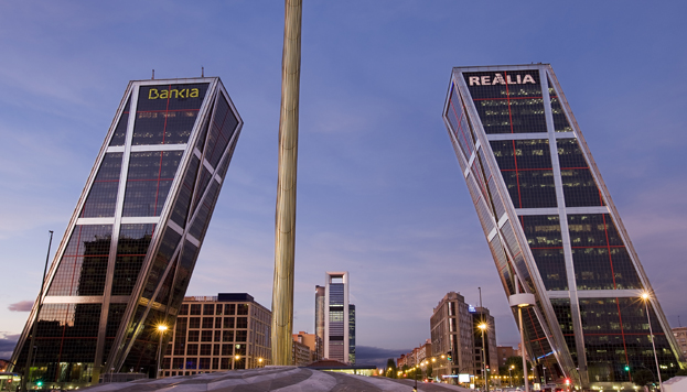 You must get a photo of the leaning towers in Plaza Castilla.