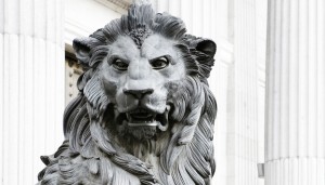 ¿Es Daoíz o Velarde? Lo que está claro es que este león está en las Cortes (©José Barea, MD).