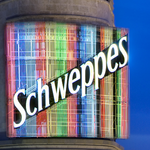 Anuncio luminoso de Schweppes, en la Gran Vía (©José Barea, MD).