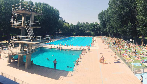 La piscina de la Universidad Complutense es todo un oasis en medio de la ciudad.