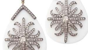 Rania de Jordania ha lucido en alguna ocasión joyas de Elena C, como estos pendientes.
