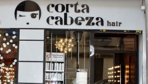 Corta Cabeza, con tres locales en Madrid, se ha convertido ya en una peluquería de culto.