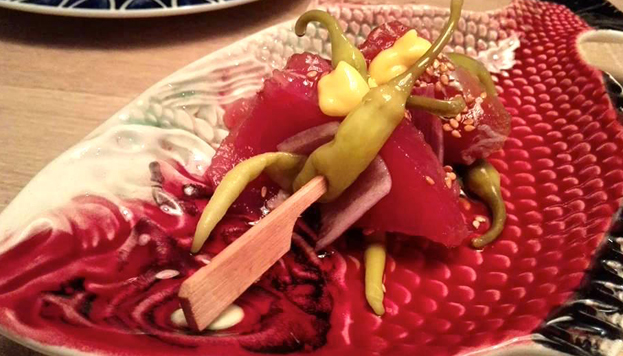 Este es uno de los platos estrella: gilda de atún rojo con piparras de Tudela y salsa de ají amarillo.