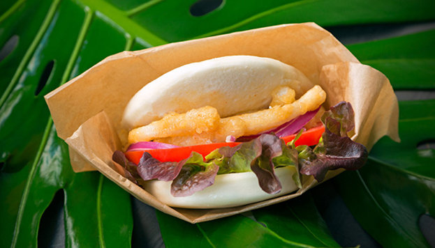 En Toy Panda puedes probar este riquísimo squid bao de calamares fritos.