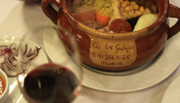 Los Galayos, en la Plaza Mayor, es un restaurante centenario que apuesta por los platos con más solera.