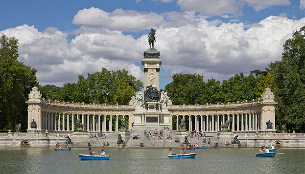 Así es el Monumento a Alfonso XII del Parque de El Retiro...